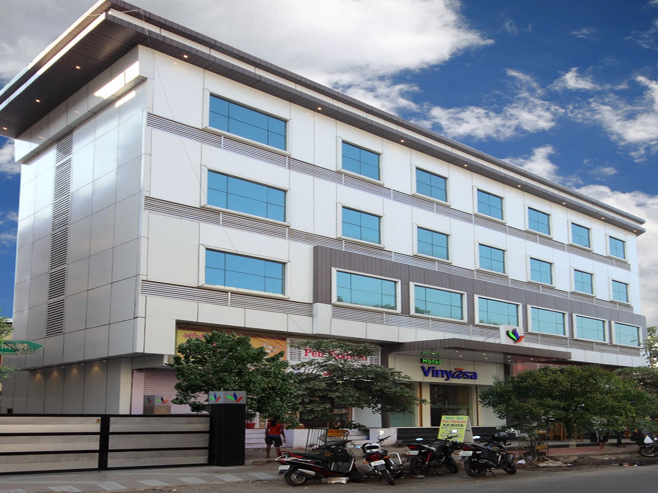 Big discounts on Best couple friendly hotels in Thane Book @1807
